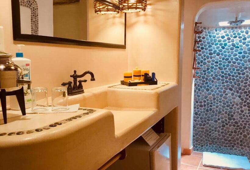 غرفة قياسية مطلّة علي حمام السباحة, Hacienda La Rusa