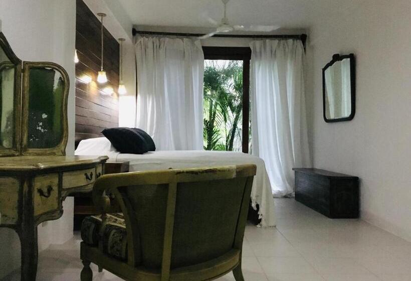 غرفة قياسية مطلّة علي حمام السباحة, Hacienda La Rusa