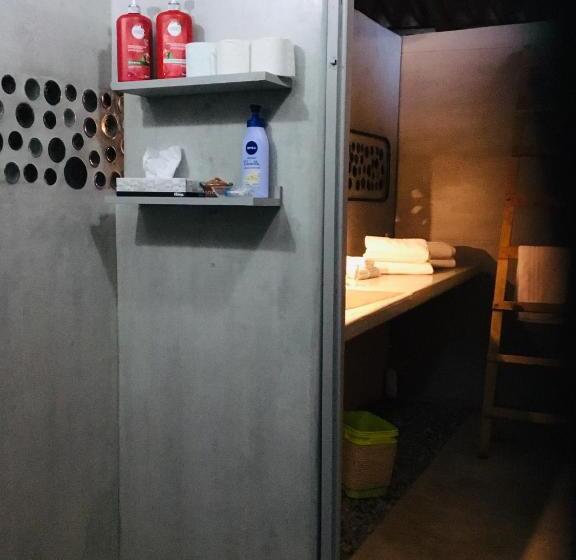 غرفة قياسية مطلّة علي حمام السباحة, Hacienda La Rusa