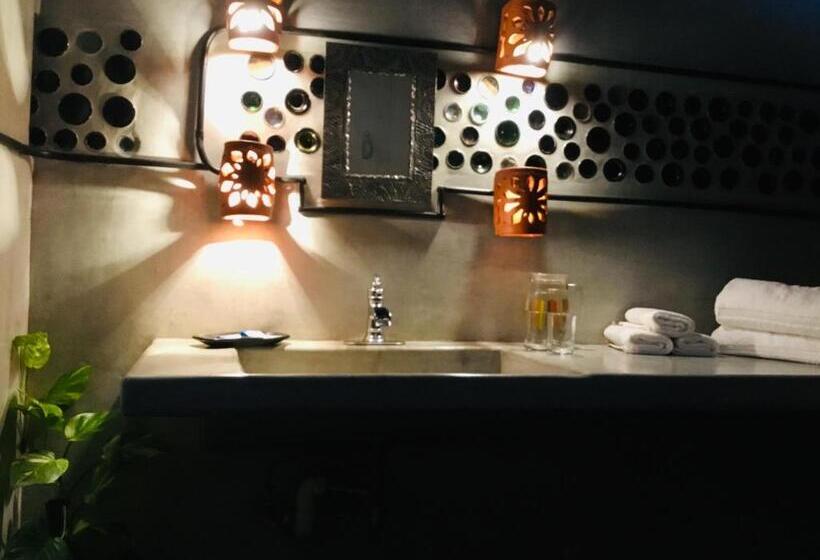 غرفة قياسية مطلّة علي حمام السباحة, Hacienda La Rusa