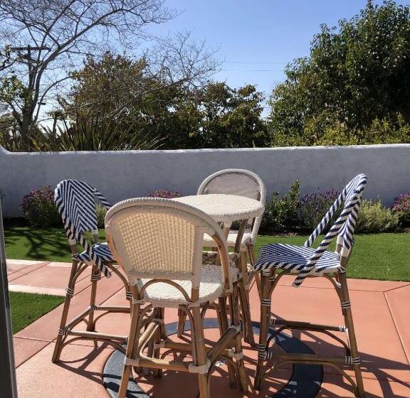 اتاق لوکس, Kate Stanton Inn