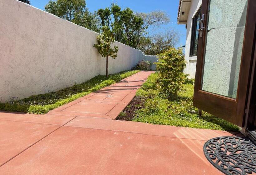 اتاق استاندارد با سرویس بهداشتی مشترک, Kate Stanton Inn