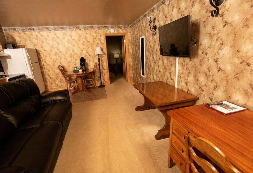 جناح, Blue Spruce Motel