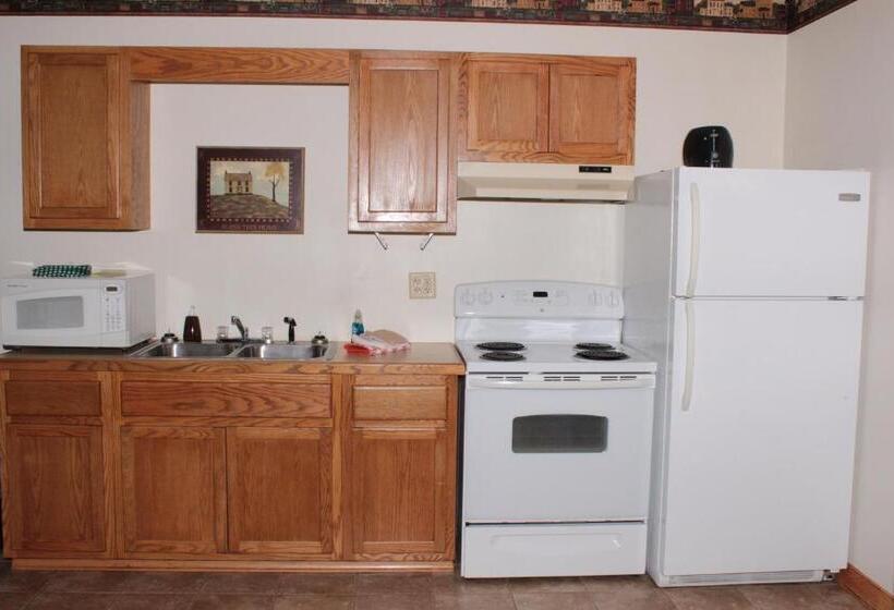 جناح, Blue Spruce Motel