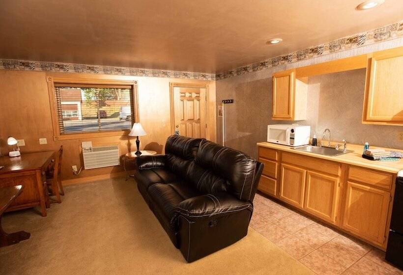 جناح, Blue Spruce Motel