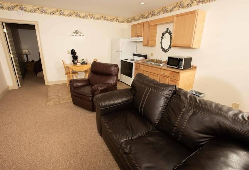 جناح, Blue Spruce Motel