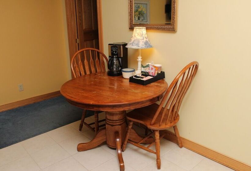 جناح, Blue Spruce Motel