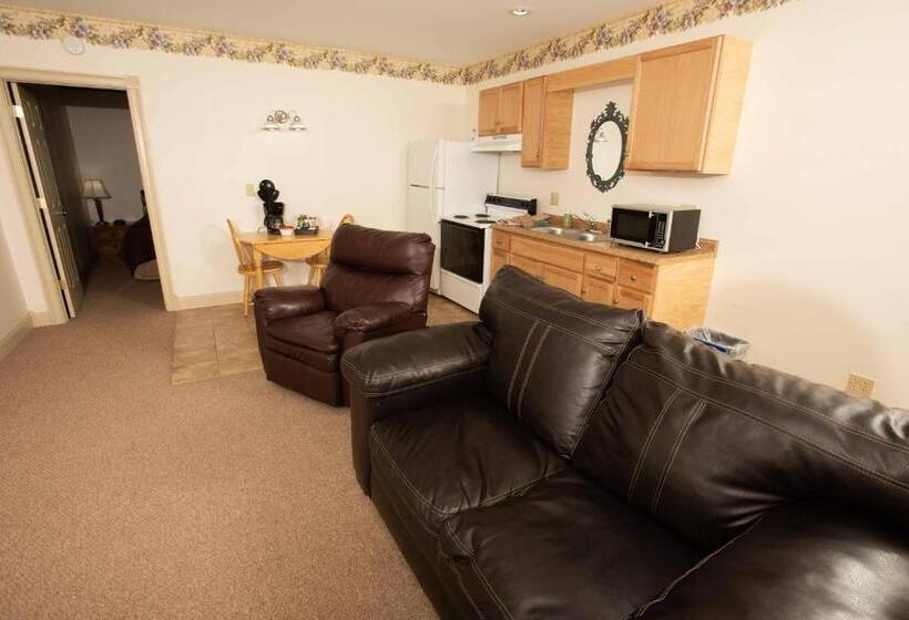 جناح, Blue Spruce Motel