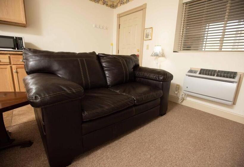 جناح, Blue Spruce Motel