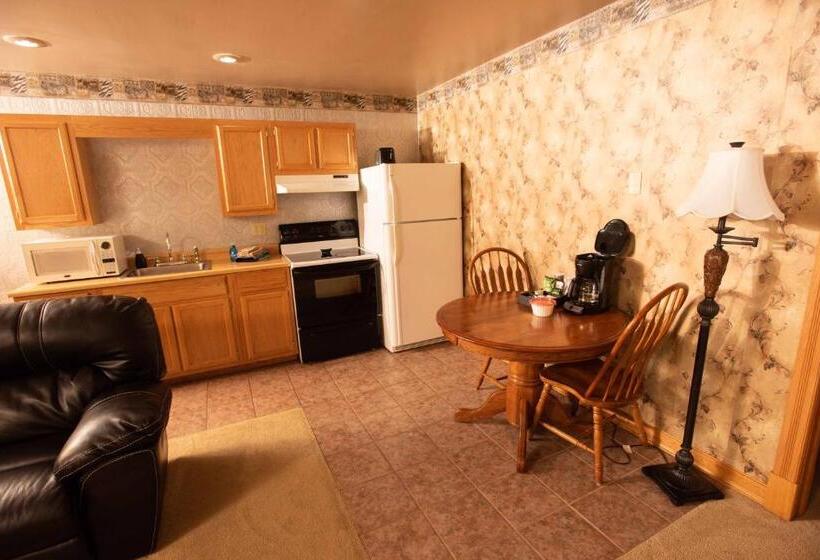 جناح, Blue Spruce Motel