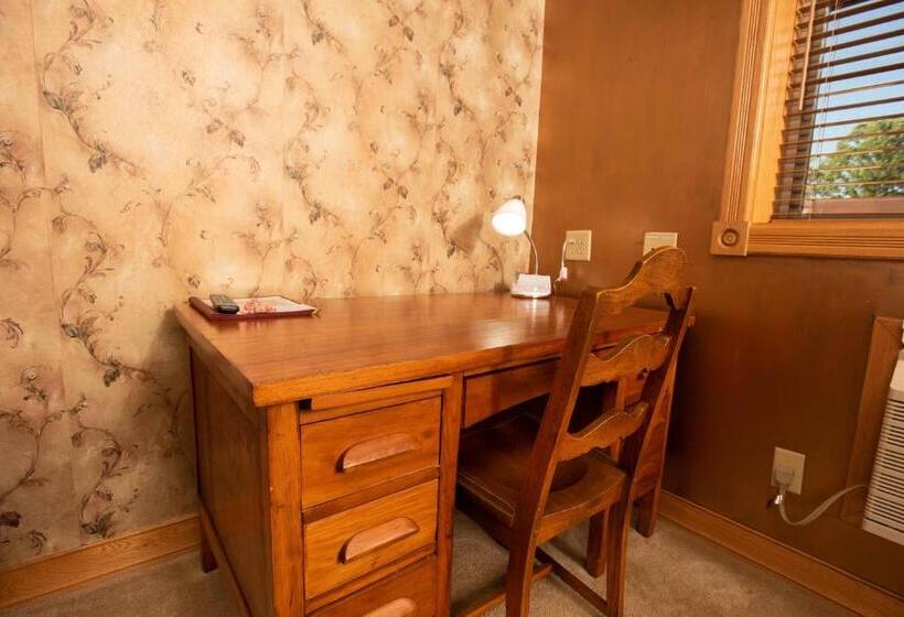 جناح, Blue Spruce Motel