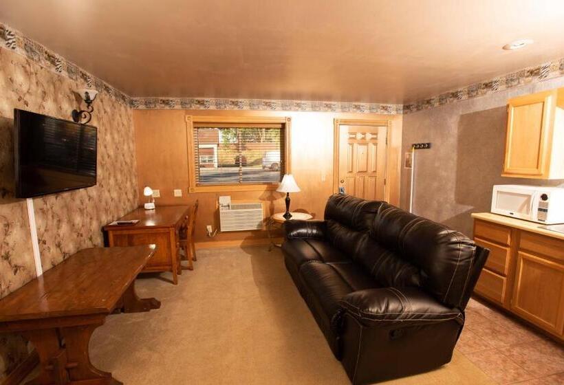 جناح, Blue Spruce Motel