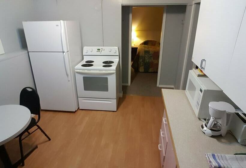 إستوديو ديلوكس, Centennial Motel