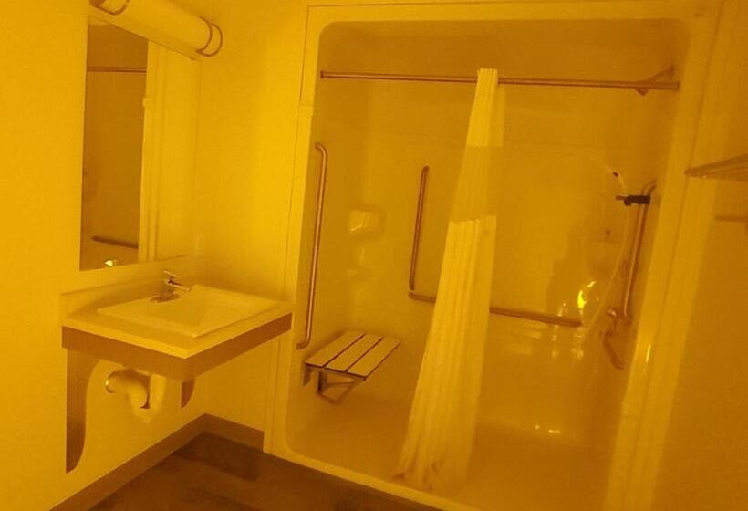 إستوديو ديلوكس, Centennial Motel