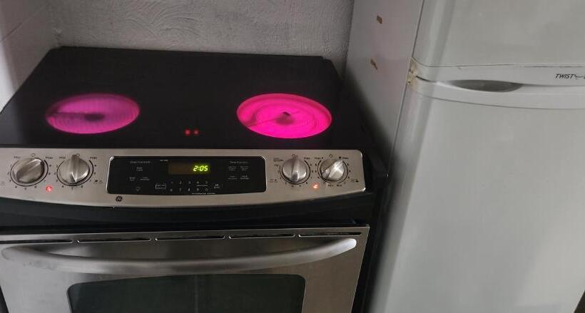 غرفة قياسية مزوَّدة بمطبخ, Centennial Motel