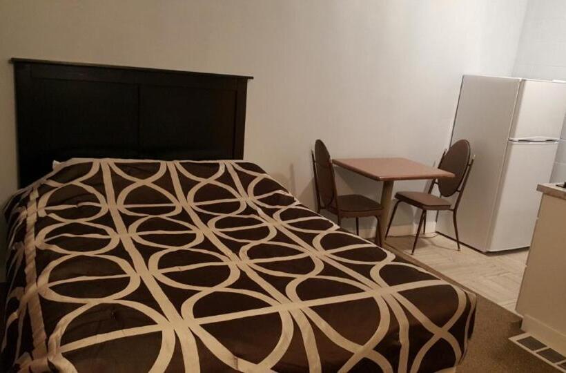 غرفة قياسية مزوَّدة بمطبخ, Centennial Motel