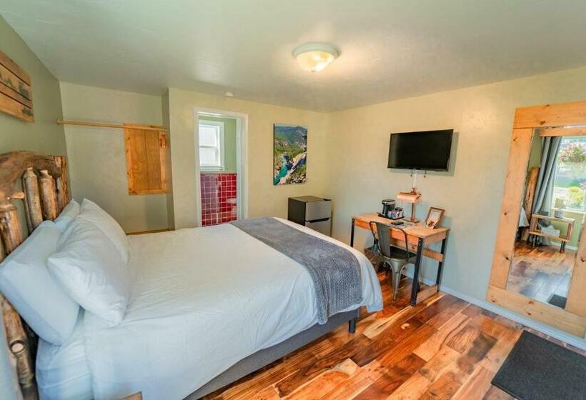 スタンダードルーム, Evergreen Motel