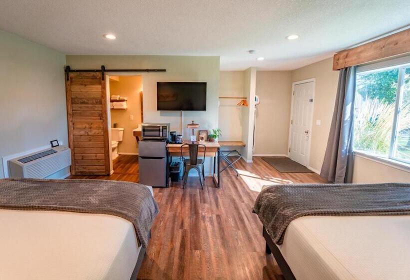 スタンダードルーム, Evergreen Motel