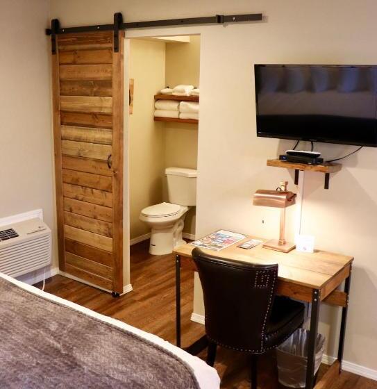 キングサイズベッドのスタンダードルーム, Evergreen Motel