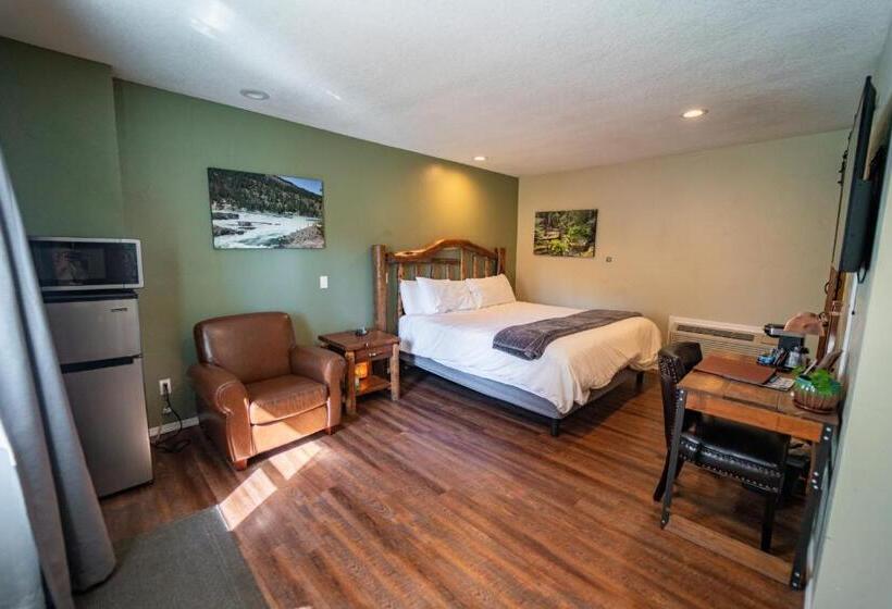 キングサイズベッドのスタンダードルーム, Evergreen Motel