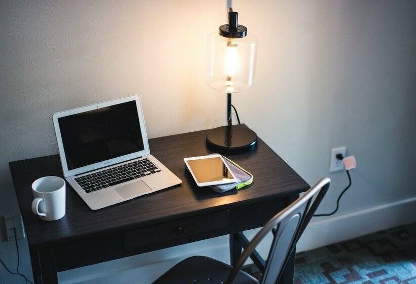 Номер Deluxe, Hi Ho Contactless Check In