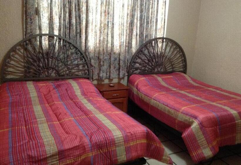 غرفه قياسيه سريرين مزدوجين, Palacio