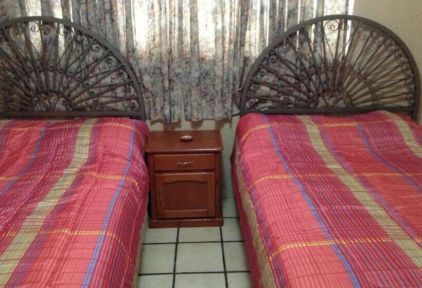 غرفه قياسيه سريرين مزدوجين, Palacio