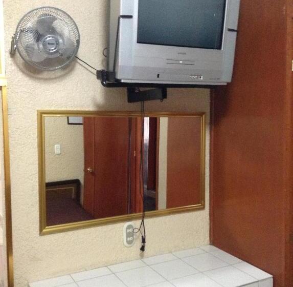 غرفة قياسية ثلاثية, Palacio