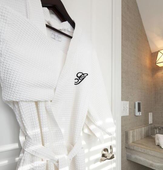 غرفة قياسية سرير كينج, The Grand