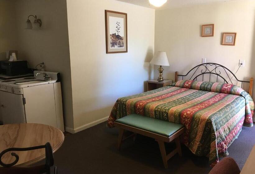 חדר משפחתי, Sun  N  Sand Motel