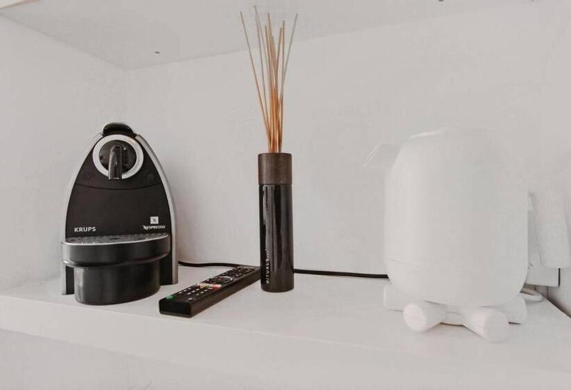 جناح, Luxurious Boutique Suite In City Center