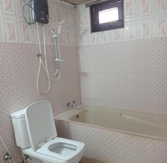 חדר משפחתי, Silver Beach