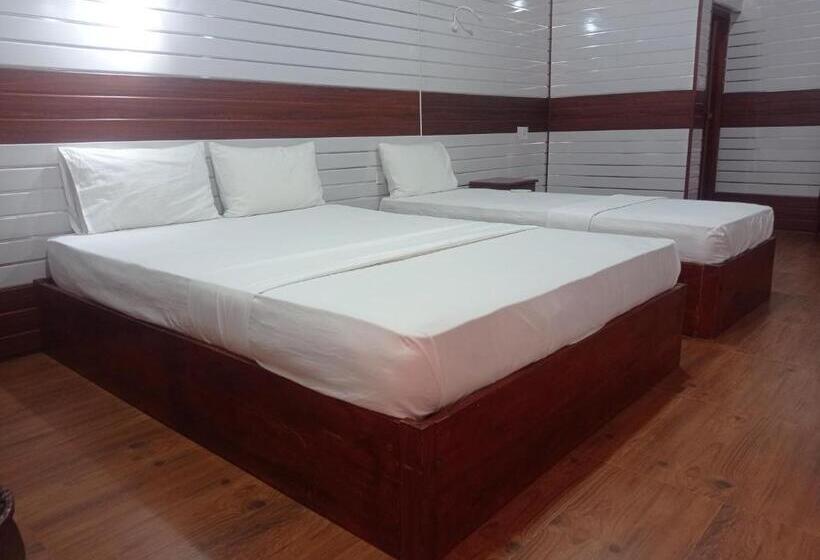 חדר קומפורט לשלושה, Silver Beach