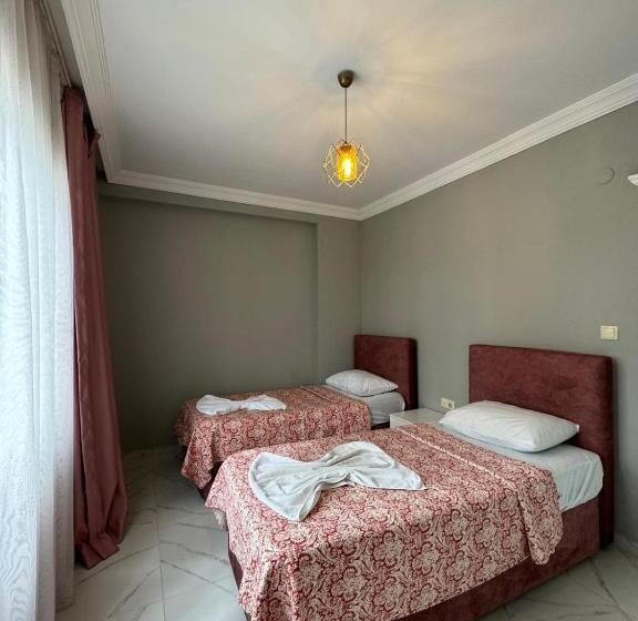 شقة غرفة واحدة, İlkay Apart