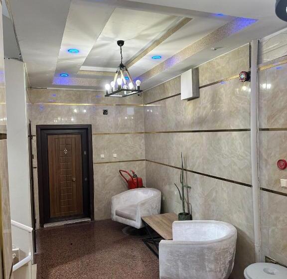 شقة غرفة واحدة, İlkay Apart