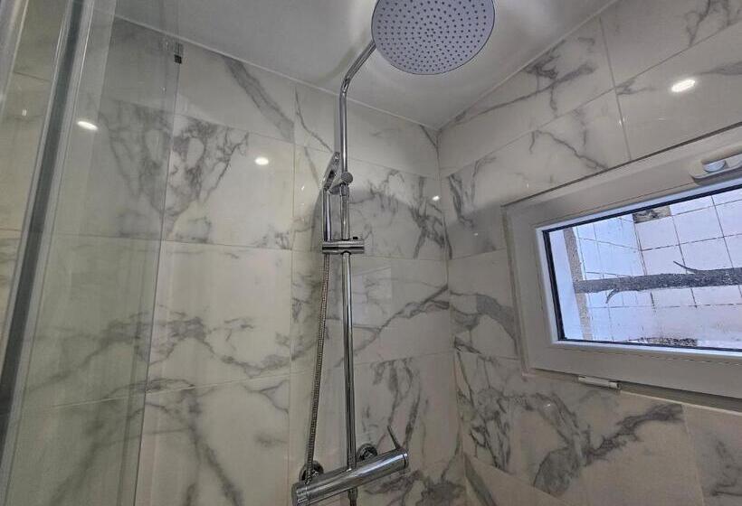 디럭스 룸, Salons Chennevières