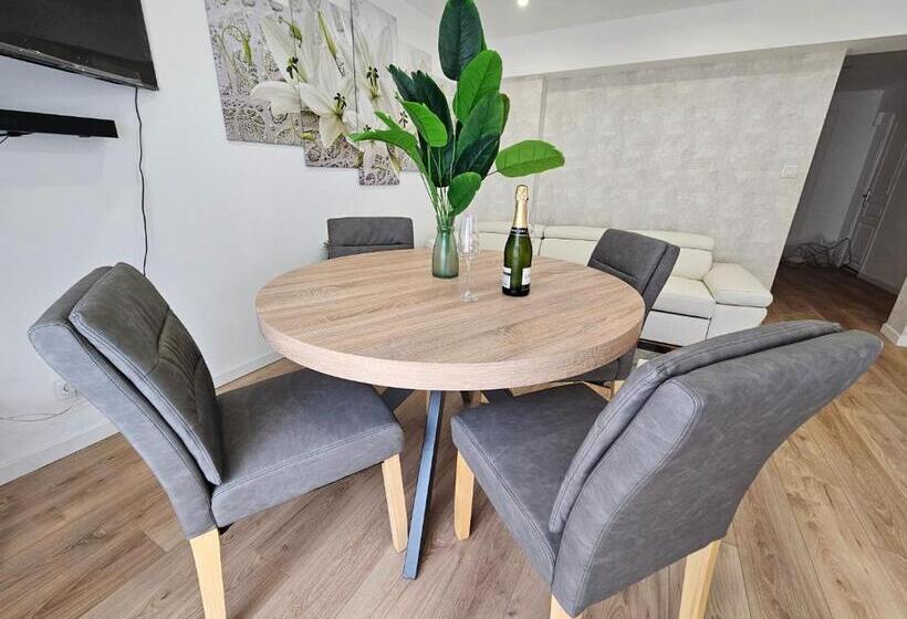 디럭스 룸, Salons Chennevières