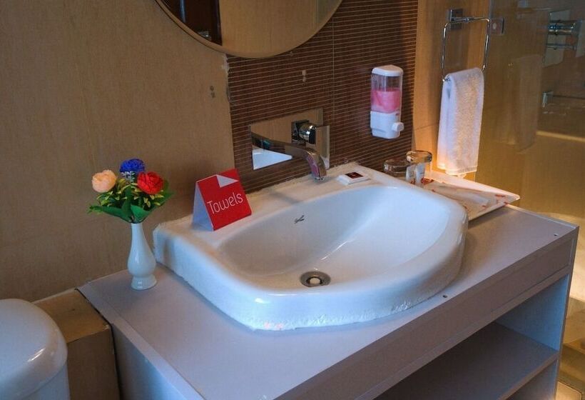 Номер Superior, Zip By Spree Hotels Shirdi