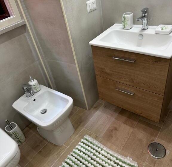 اتاق خانوادگی, Angolo Paradiso