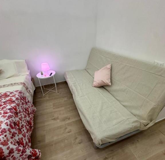 اتاق خانوادگی, Angolo Paradiso