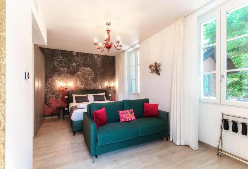 غرفة قياسية رباعية مزودة بشُرفة, La Vignetta Cernobbio