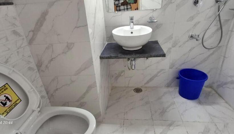 スタンダードルーム, Marine