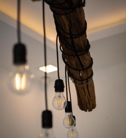 استودیوی استاندارد, Notre Maison 7  Villa