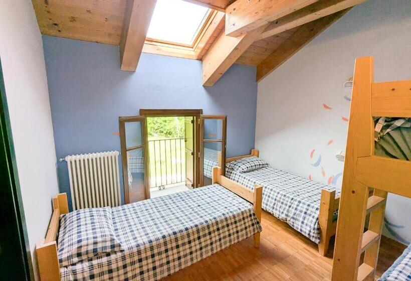 غرفة قياسية رباعية مزودة بشُرفة, Rifugio Alevè