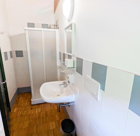 غرفة عائلية مطلّة علي الجبل, Rifugio Alevè