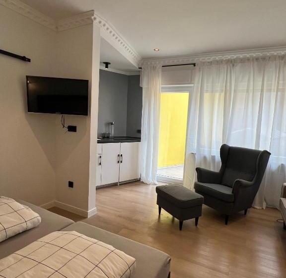 סטודיו סטנדרט עם מרפסת, Modern Stay I Cosy & Central Apartments