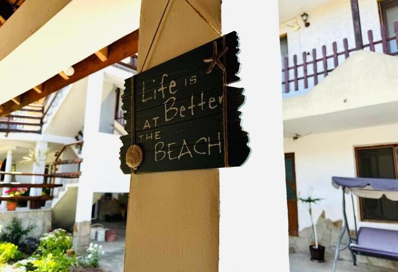 Triple Room Sea View, къща за гости чайка