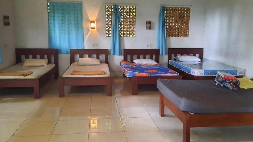 חדר משפחתי נוף לגינה, Arnata Guest House & Pasraman Yoga Lokanata