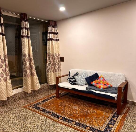 デラックススタジオ, Sunsetescape 3bhk Private Property