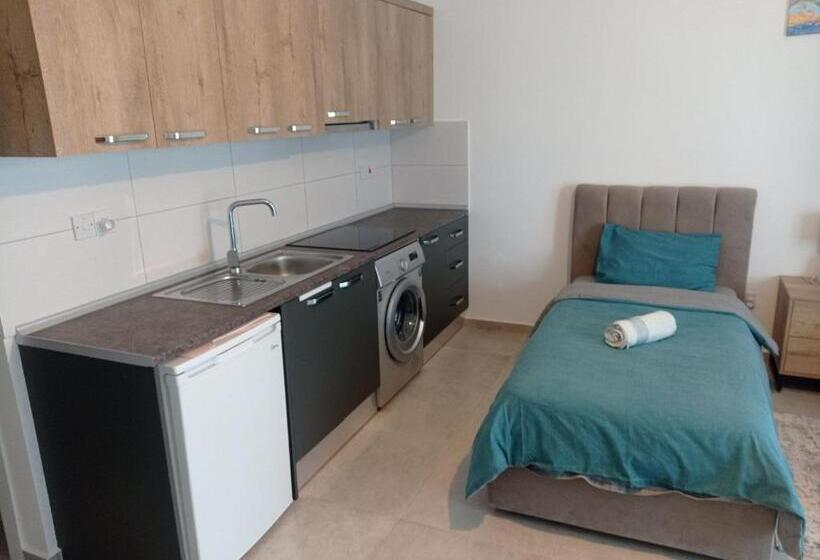 إستوديو قياسى مطل على البحر, Royal Life Poseidon